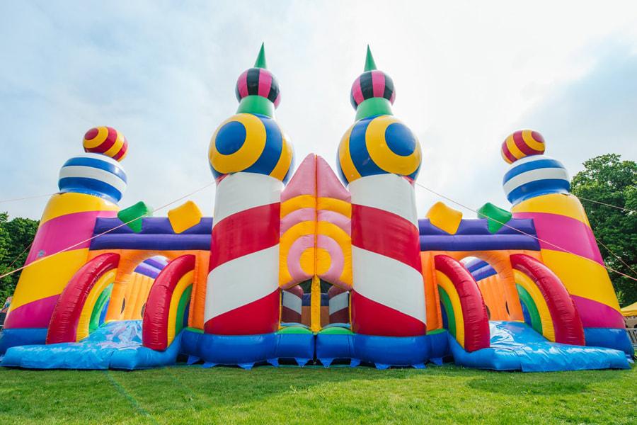 PVC-kommerzielles aufblasbares Schlag-Haus, das hüpfendes Schloss mit Wasserrutsche springt PVC-aufblasbarer Spielzeug-Stoff